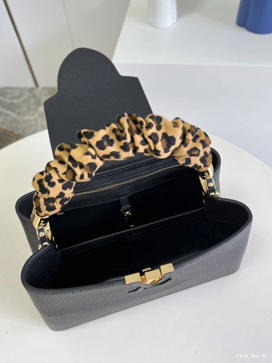 First bag LOUIS CAPUCINES VUITTON MM 0804